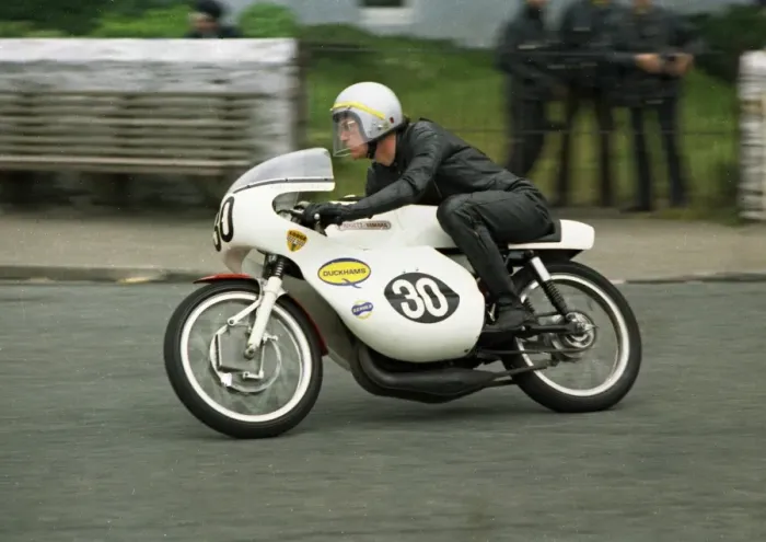 Framed Print : Peter Courtney (Padgett Yamaha) 1971 Ultra Lightweight TT Framed Print : Peter Courtney (Padgett Yamaha) 1971 Ultra Lightweight TT