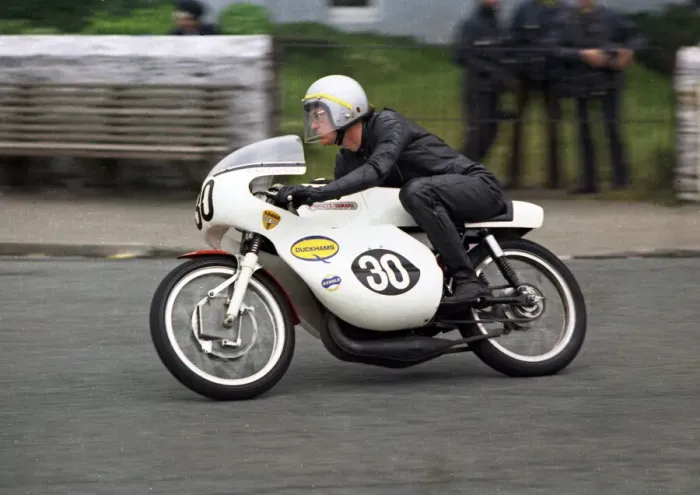 Framed Print : Peter Courtney (Padgett Yamaha) 1971 Ultra Lightweight TT Framed Print : Peter Courtney (Padgett Yamaha) 1971 Ultra Lightweight TT