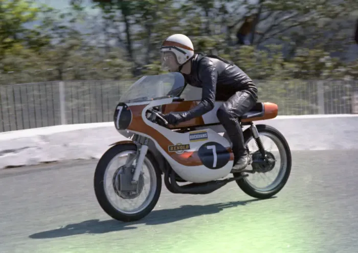 Framed Print : Peter Courtney (Yamaha) 1972 Ultra Lightweight TT Framed Print : Peter Courtney (Yamaha) 1972 Ultra Lightweight TT