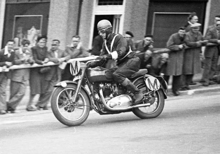 Framed Print : Peter Crebbin (Triumph) 1950 Senior TT Framed Print : Peter Crebbin (Triumph) 1950 Senior TT