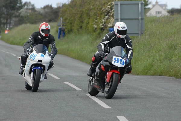 Peter Creer (Honda) and Les Miller (Yamaha) 2009 Jurby Road