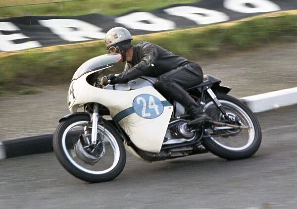 Peter Darvill (Norton) 1966 Junior TT
