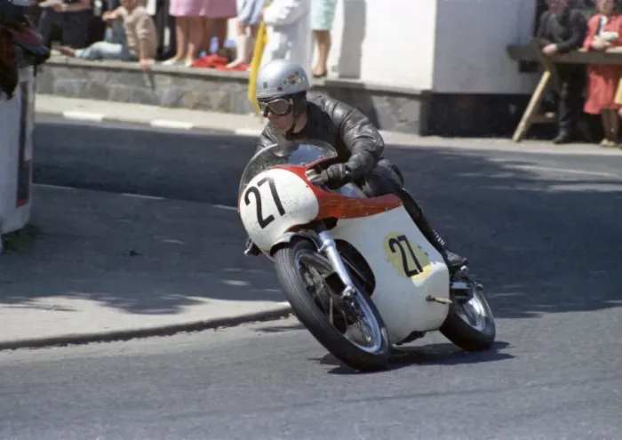 Framed Print : Peter Darvill (Norton) 1968 Senior TT Framed Print : Peter Darvill (Norton) 1968 Senior TT