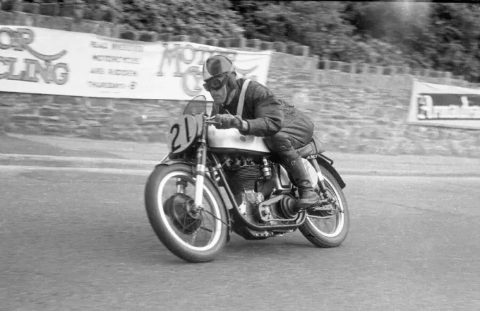 Framed Print : Peter Davey (Norton) 1952 Senior Manx Grand Prix Framed Print : Peter Davey (Norton) 1952 Senior Manx Grand Prix