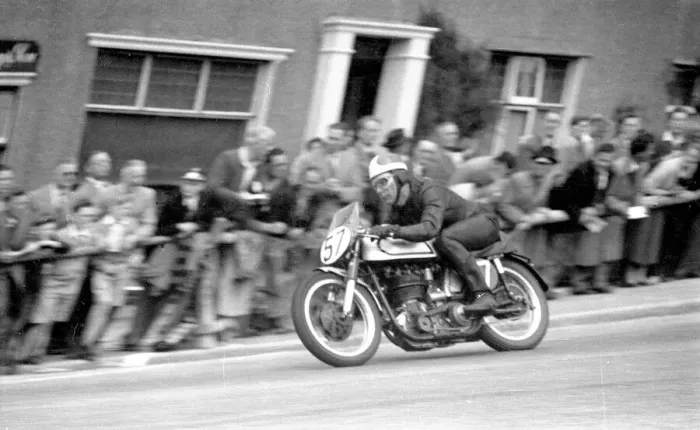 Framed Print : Peter Davey (Norton) 1955 Senior TT Framed Print : Peter Davey (Norton) 1955 Senior TT