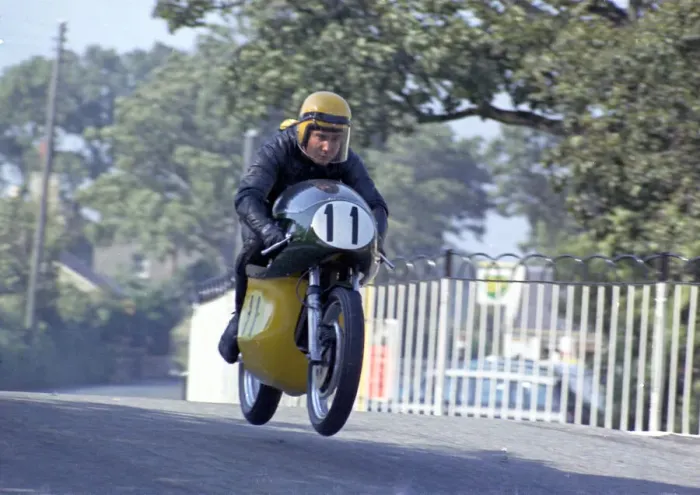 Framed Print : Peter Daw (Matchless Metisse) 1971 Senior Manx Grand Prix Framed Print : Peter Daw (Matchless Metisse) 1971 Senior Manx Grand Prix