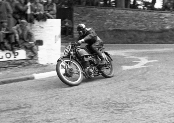 Framed Print : Peter Goodman (Velocette) 1947 Senior TT Framed Print : Peter Goodman (Velocette) 1947 Senior TT