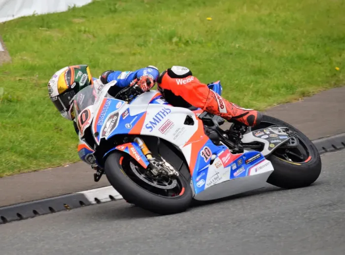 Framed Print : Peter Hickman (BMW) 2019 Senior TT Framed Print : Peter Hickman (BMW) 2019 Senior TT