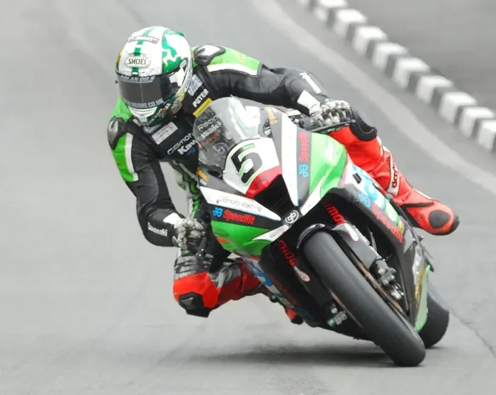 Framed Print : Peter Hickman (Kawasaki) 2016 Superbike TT Framed Print : Peter Hickman (Kawasaki) 2016 Superbike TT