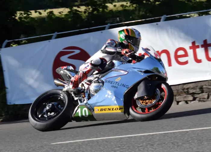 Framed Print : Peter Hickman (Norton) 2019 Lightweight TT Framed Print : Peter Hickman (Norton) 2019 Lightweight TT