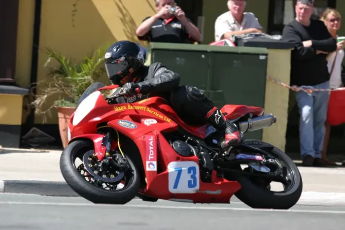 Framed Print : Peter Hounsell at Parliament Square: 2008 Supersport TT Framed Print : Peter Hounsell at Parliament Square: 2008 Supersport TT