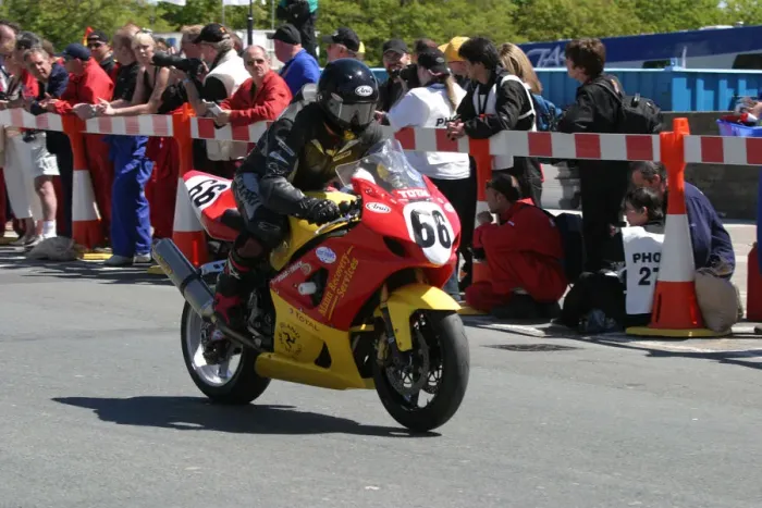 Framed Print : Peter Hounsell (Suzuki) 2006 Superbike TT Framed Print : Peter Hounsell (Suzuki) 2006 Superbike TT