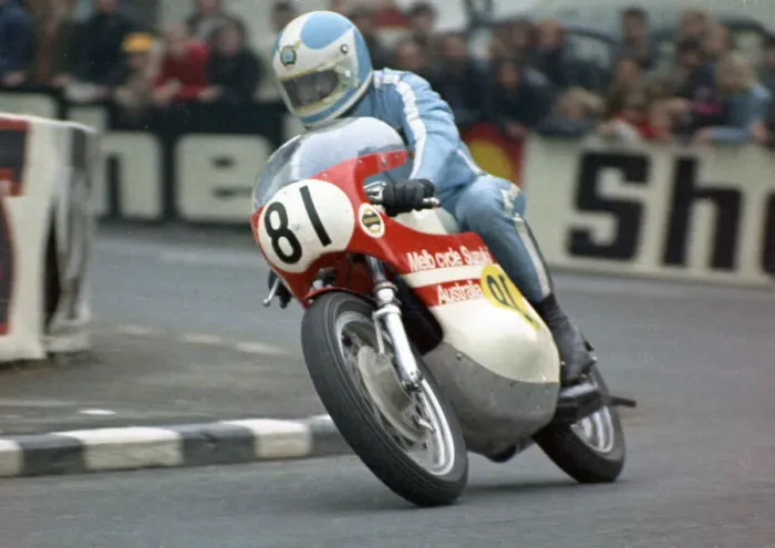 Framed Print : Peter Jones (Suzuki) 1971 Senior TT Framed Print : Peter Jones (Suzuki) 1971 Senior TT