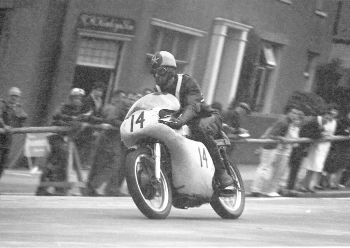 Framed Print : Peter Kielty (Norton) 1962 Senior Manx Grand Prix Framed Print : Peter Kielty (Norton) 1962 Senior Manx Grand Prix