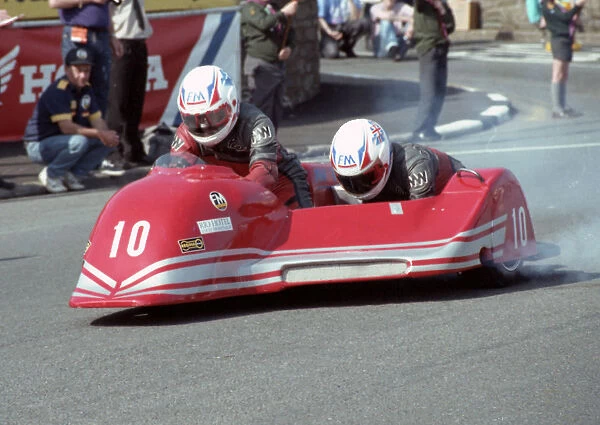 Peter Krukowski & Chris McGahan (Ireson) 1992 Sidecar TT