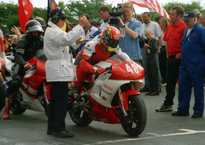 Framed Print : Peter McGee (Yamaha) 1999 Production TT Framed Print : Peter McGee (Yamaha) 1999 Production TT