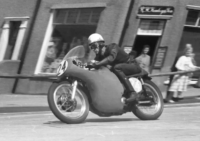 Framed Print : Peter Middleton (Norton) 1960 Junior TT Framed Print : Peter Middleton (Norton) 1960 Junior TT