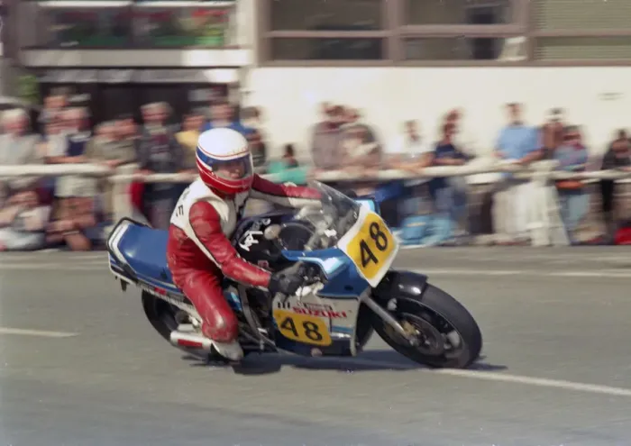 Framed Print : Peter Moore (Suzuki) 1987 Senior Manx Grand Prix