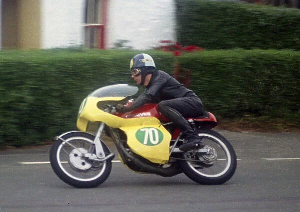 Peter Platt (Greeves) 1970 Lightweight TT practice