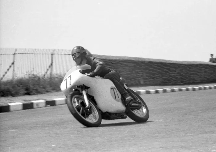 Framed Print : Peter Tomlinson (Norton) 1962 Senior TT Framed Print : Peter Tomlinson (Norton) 1962 Senior TT