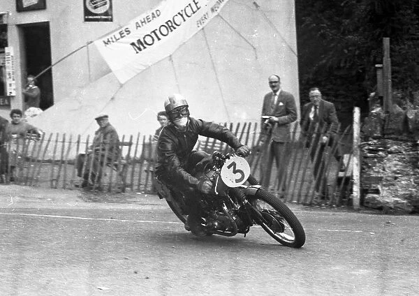 Peter Tomlinson (Triumph) 1958 Senior Snaefell Manx Grand Prix