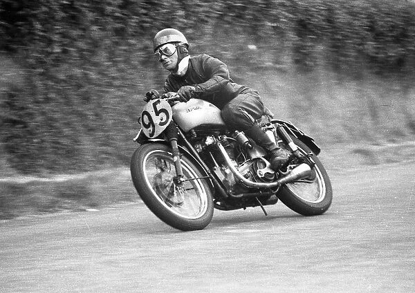 Peter Tomlinson (Triumph) 1959 Senior Manx Grand Prix