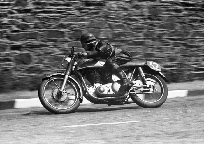 Framed Print : Peter Walsh (Norton) 1953 Senior Clubman TT Framed Print : Peter Walsh (Norton) 1953 Senior Clubman TT