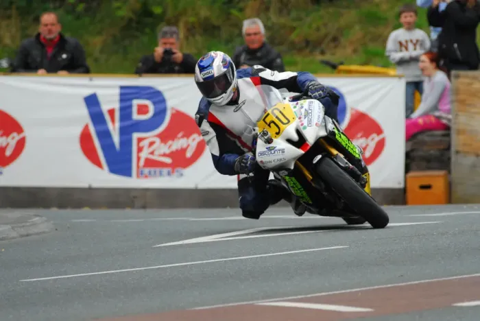 Framed Print : Peter Wilkinson (Yamaha) 2015 Senior Manx Grand Prix
