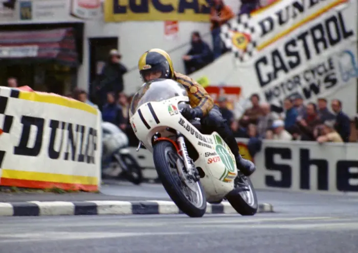 Framed Print : Phil Carpenter (Dugdale Yamaha) 1974 Lightweight TT Framed Print : Phil Carpenter (Dugdale Yamaha) 1974 Lightweight TT
