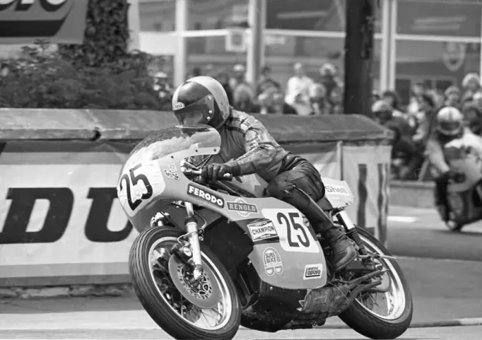 Framed Print : Phil Carpenter (Yamaha) 1974 F750 TT Framed Print : Phil Carpenter (Yamaha) 1974 F750 TT