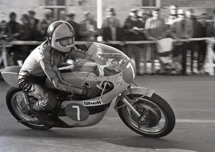 Framed Print : Phil Carpenter (Yamaha) 1975 Lightweight TT Framed Print : Phil Carpenter (Yamaha) 1975 Lightweight TT