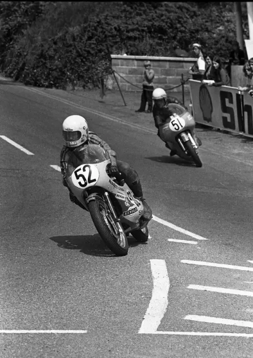 Framed Print : Phil Gurner (Yamaha) 1973 Senior TT Framed Print : Phil Gurner (Yamaha) 1973 Senior TT