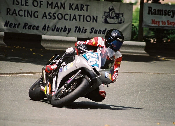 Phil Harvey (Yamaha) 2004 Junior TT