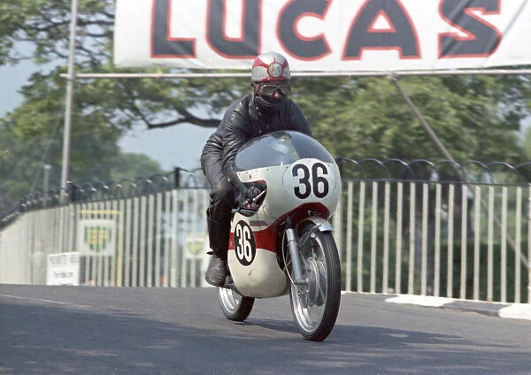 Phil Horsham (Tohatsu) 1967 Ultra Lightweight TT