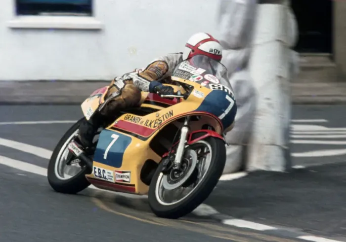 Framed Print : Phil Mellor (Yamaha) 1981 Formula Two TT Framed Print : Phil Mellor (Yamaha) 1981 Formula Two TT