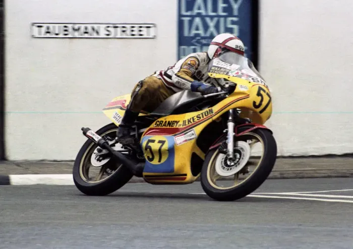 Framed Print : Phil Mellor (Yamaha) 1981 Senior TT Framed Print : Phil Mellor (Yamaha) 1981 Senior TT