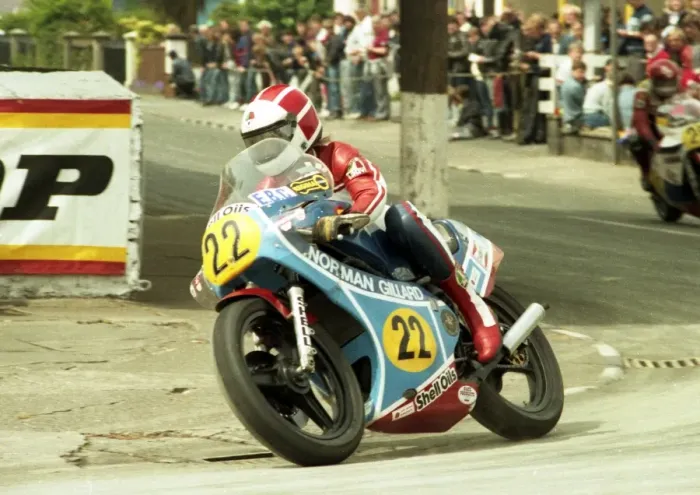Framed Print : Phil Mellor (Yamaha) 1984 Senior TT Framed Print : Phil Mellor (Yamaha) 1984 Senior TT