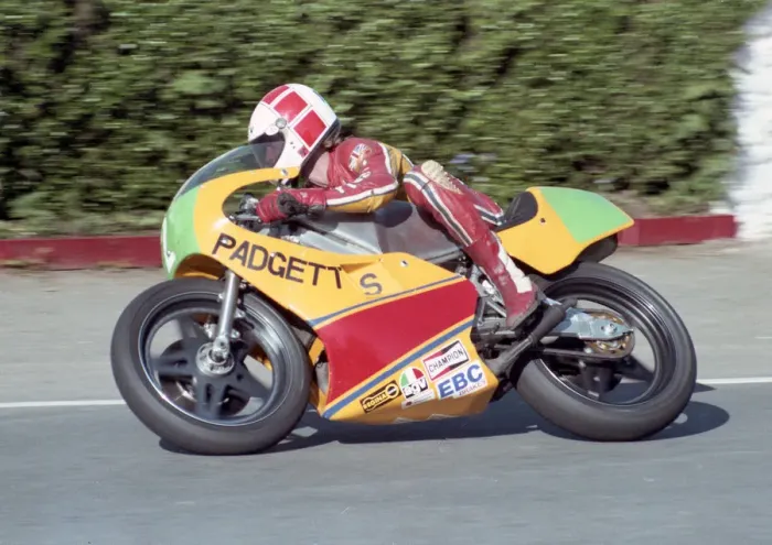 Framed Print : Phil Mellor (Yamaha) 1985 Junior TT practice Framed Print : Phil Mellor (Yamaha) 1985 Junior TT practice