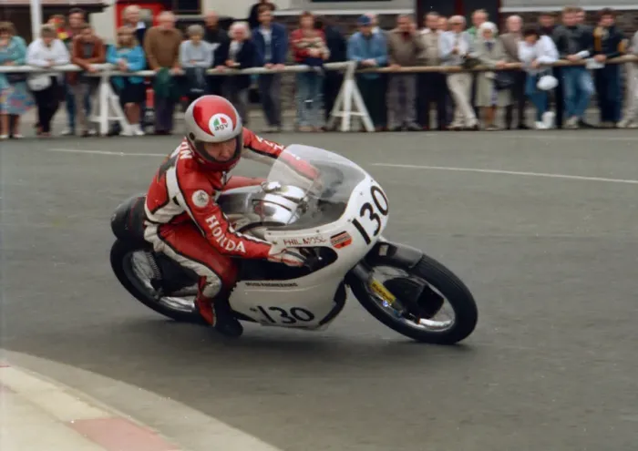 Framed Print : Phil Moss (Norton) 1987 Classic Manx Grand Prix