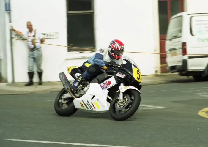 Framed Print : Phil Murden (Honda) 2000 Senior Manx Grand Prix