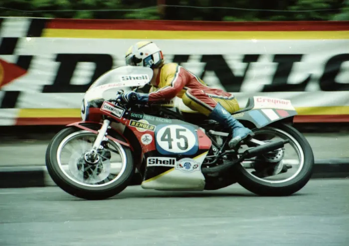 Framed Print : Phil Nicholls (Maxton Yamaha) 1980 Classic TT