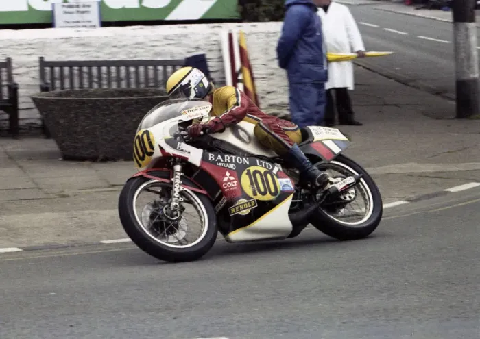 Framed Print : Phil Nichols (Yamaha) 1981 Senior TT Framed Print : Phil Nichols (Yamaha) 1981 Senior TT