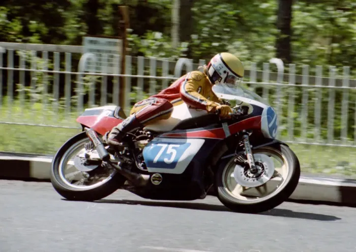 Framed Print : Phil Nichols (Yamaha) 1982 Senior TT Framed Print : Phil Nichols (Yamaha) 1982 Senior TT