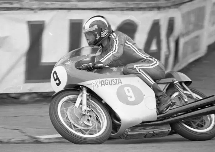 Framed Print : Phil Read (MV) 1972 Junior TT Framed Print : Phil Read (MV) 1972 Junior TT