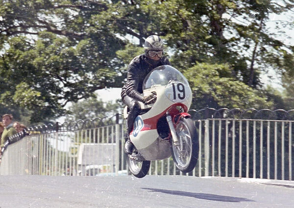 Phil Read (Yamaha) 1965 Junior TT