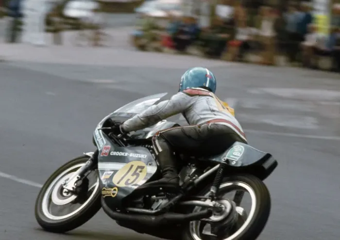 Framed Print : Phil Winter (Crooks Suzuki) 1977 Senior Manx Grand Prix Framed Print : Phil Winter (Crooks Suzuki) 1977 Senior Manx Grand Prix