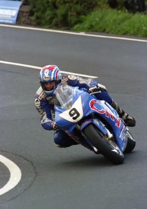 Framed Print : Philip McCallen (Yamaha); 1999 Senior TT Framed Print : Philip McCallen (Yamaha); 1999 Senior TT