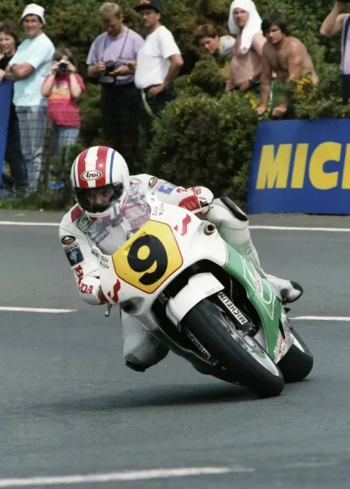 Framed Print : Phillip McCallen at the Gooseneck: 1992 Supersport 600 TT Framed Print : Phillip McCallen at the Gooseneck: 1992 Supersport 600 TT