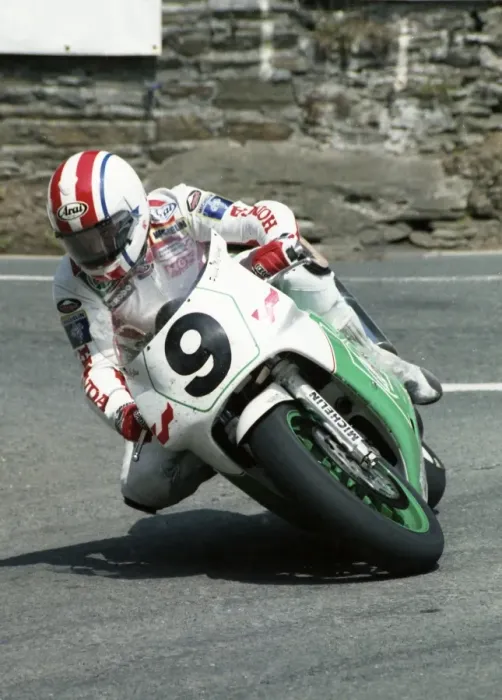 Framed Print : Phillip McCallen at Governors Bridge: 1992 Formula One TT Framed Print : Phillip McCallen at Governors Bridge: 1992 Formula One TT