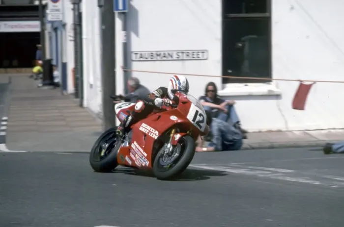 Framed Print : Phillip McCallen winning the 1996 Formula One TT Framed Print : Phillip McCallen winning the 1996 Formula One TT